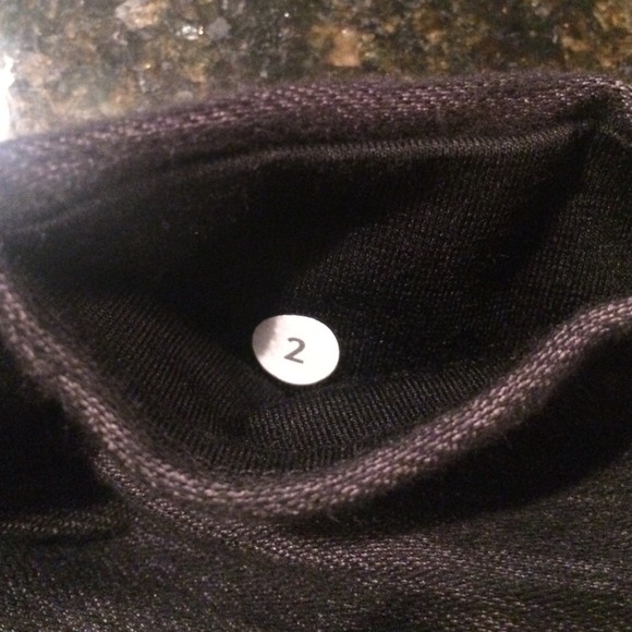 * Never worn Lulu Lemon Pants Straight Leg*