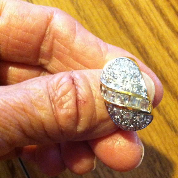 Ring SALE - Picture 4 of 4