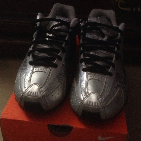 Grey & black nike R4s