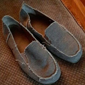 Women's casual slip on shoe