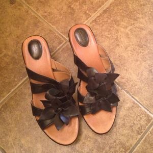 Black Clark Artisan Wedges with Flowers