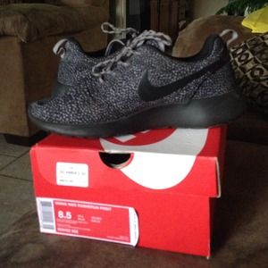 Black Speckled Roshe Runs