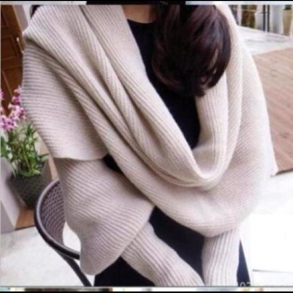 Accessories - Last One!!!😍Sweater shawl