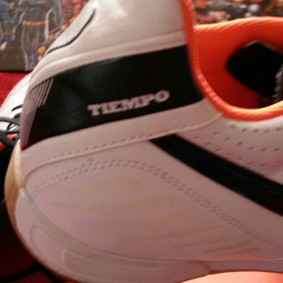 Nikes - Picture 3 of 4