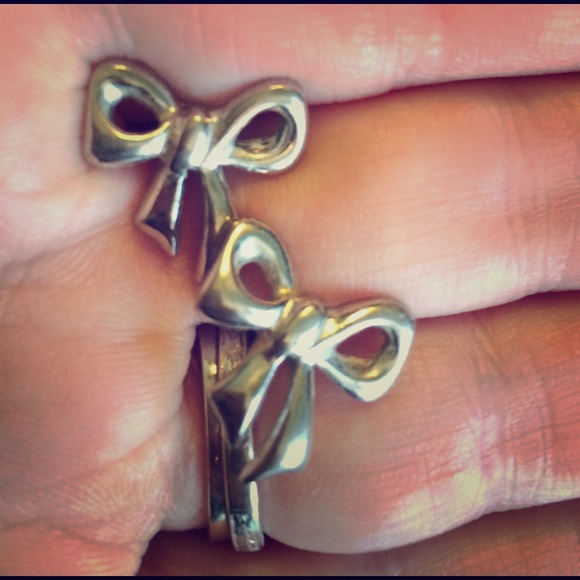 🎀Anthropologie Silver Tone Bow Earrings 🎀