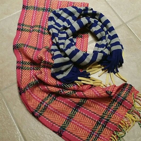 Set of 2 Cold Weather Scarves - Picture 1 of 1