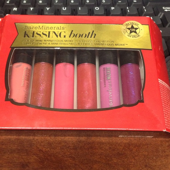 bareMinerals KISSING BOOTH