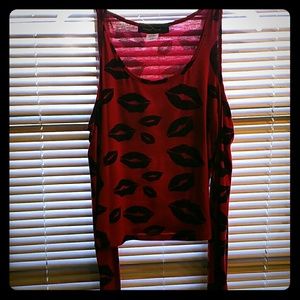 RED AND BLACK KISS LONG SLEEVE CUTOUT TOP