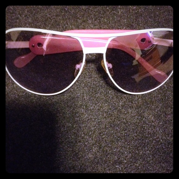 Jessica Simpson aviators