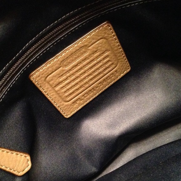 🎉HP 02/04/15🎉..🎈 Mad Leather Phoebe Purse XL🎈 - Picture 4 of 4