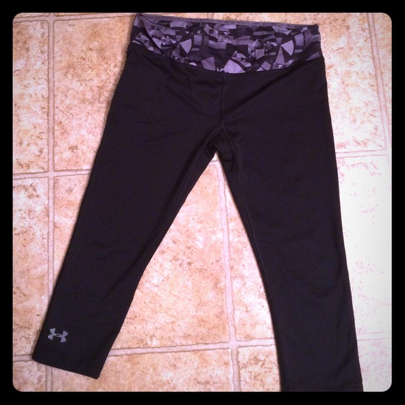 Under Armour running capris - Medium