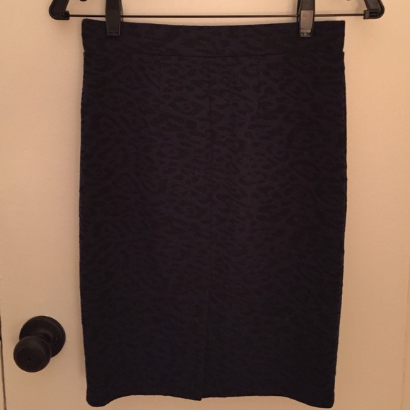 Navy leopard print pencil skirt - Picture 2 of 3