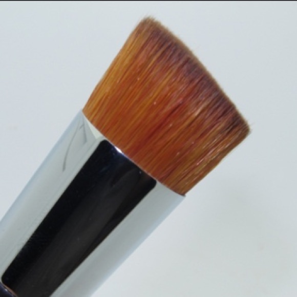 Dior foundation brush