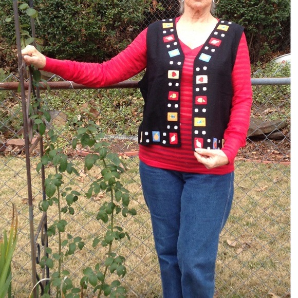 BLACK VEST.   💢HOST PICK 3-15-15💢 - Picture 2 of 3