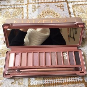 Naked 3 dupe