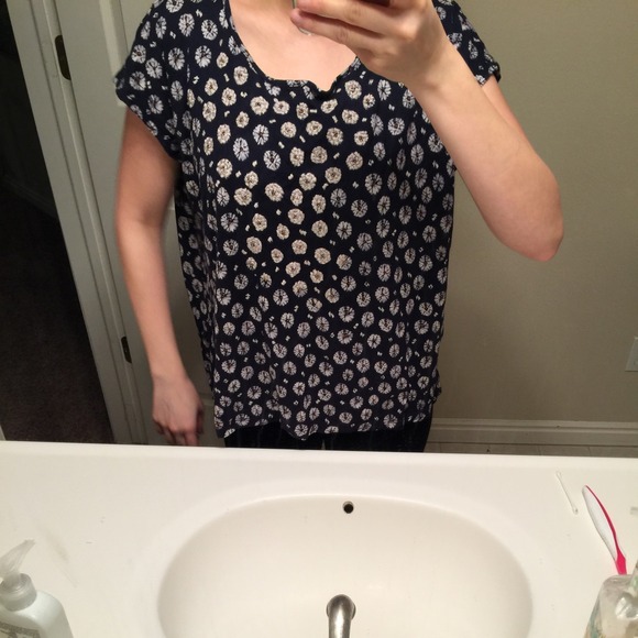 Flowy top - Picture 2 of 3