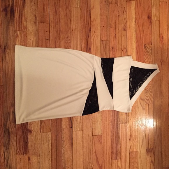 White dress with black lace trim - Picture 2 of 3