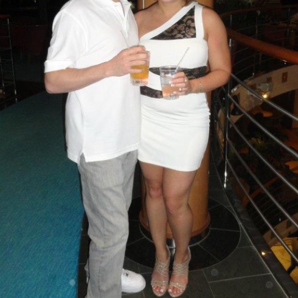 White dress with black lace trim - Picture 3 of 3