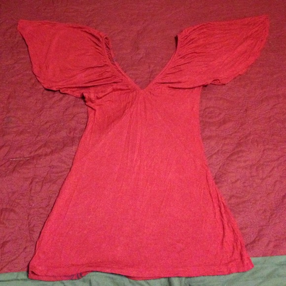 Beautiful Red Top - Picture 2 of 4