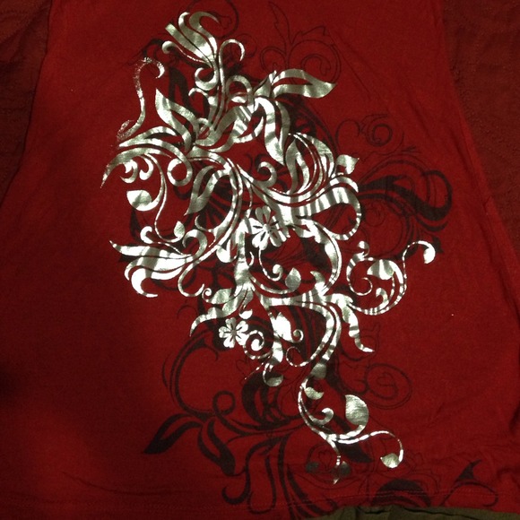 Beautiful Red Top - Picture 3 of 4