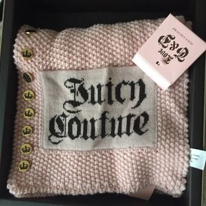 Two Piece Set Juicy Couture Beanie and Scarf