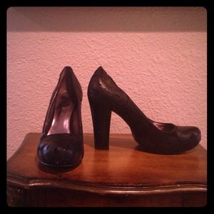 Black DKNY pumps