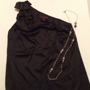 Limited silk assymetrical shoulder top size XS