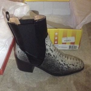 Jeffrey Campbell Hunter Boot Black Grey Snake 7.5