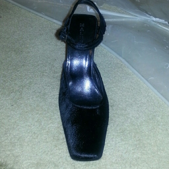 Heels - Picture 2 of 4