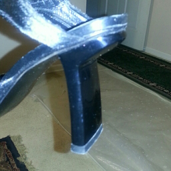 Heels - Picture 3 of 4
