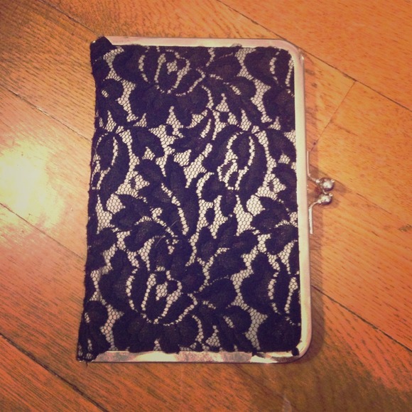 Lacey flower wallet