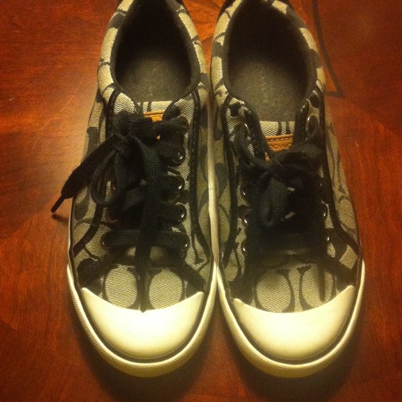 Size 5 coach Barrett sneakers