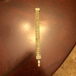 beautiful gold tone braclet