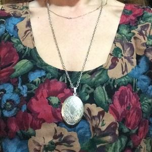 Large Locket Vintage🌹necklace