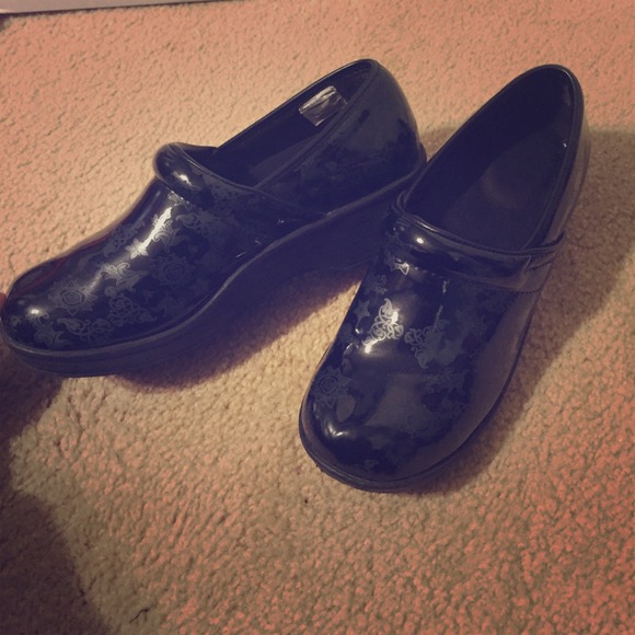 Black clogs 🎀