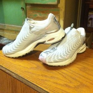 Nike tennis shoes size 6.5