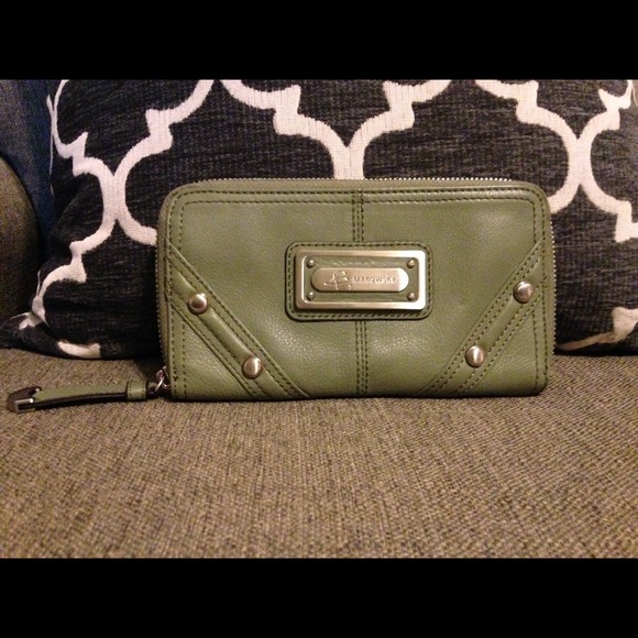 B. Makowsky Wallet