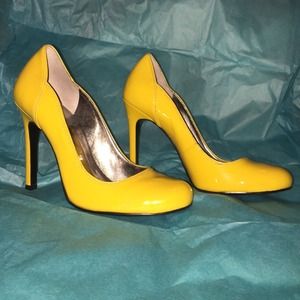 Guess by Marciano Yellow Pumps. Size US 6M.