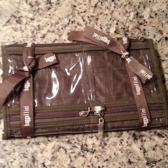 Baggallini Jewelry - Baggalini Jewelry travel case