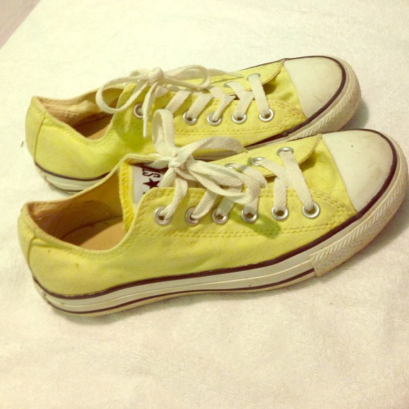 Yellow converse!