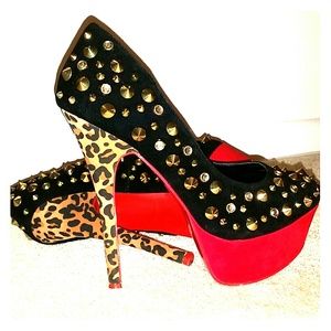 ALBA Christian Black Studded Platform Pump