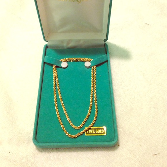 21.5" 14KT gold twisted chain necklace!