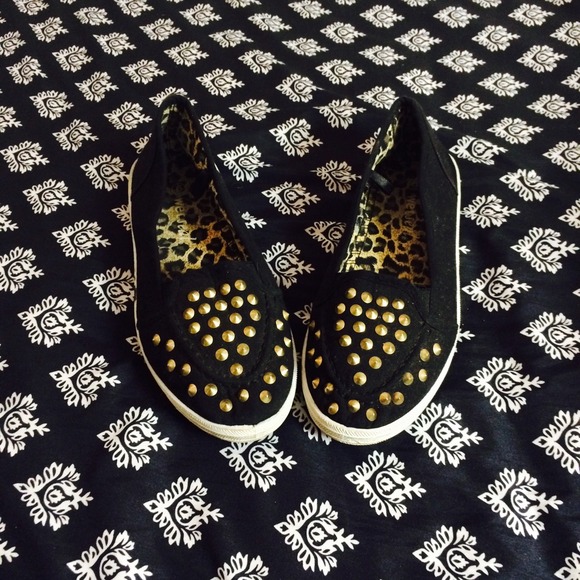 Studded flats