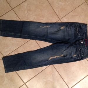 Elle Distressed Boyfriend Capri