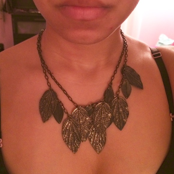 Bronze leaf necklace🍂