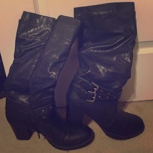 Like new black boots !🎀