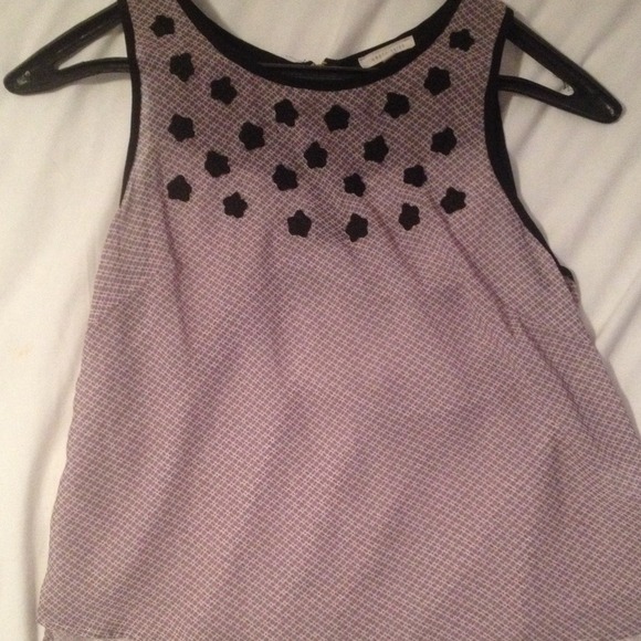 Cute flowy tank - Picture 2 of 4