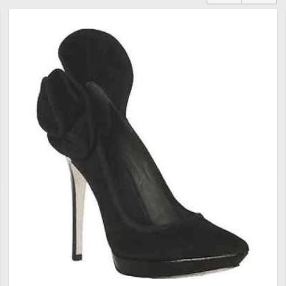 Alice + Olivia Chic/Sexy suede pump