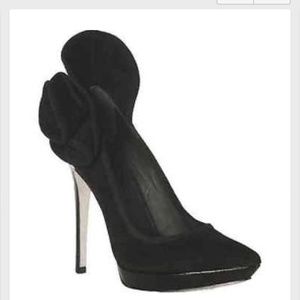 Alice + Olivia Chic/Sexy suede pump