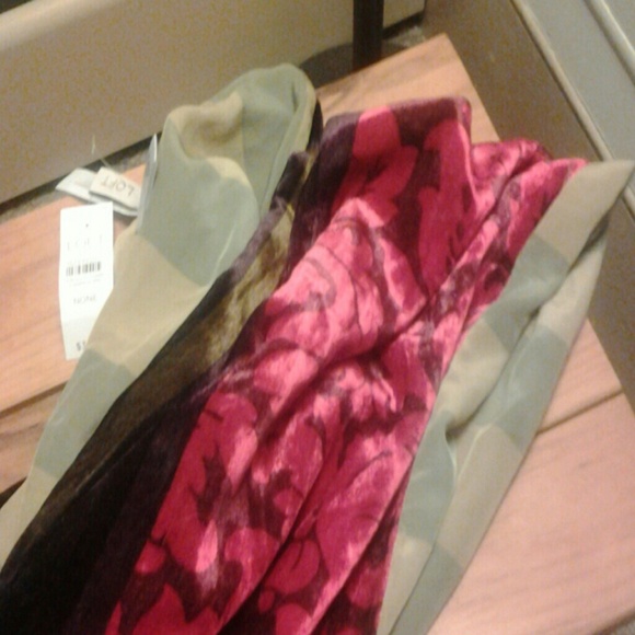 LOFT scarf - Picture 2 of 3